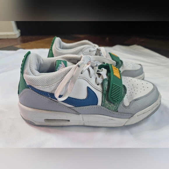 Nike Air Jordan Legacy 312 Low GS sneakers- Youth 6 - Picture 1 of 15